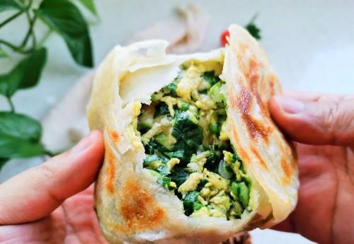 餡餅好吃有訣竅,學(xué)會(huì)此種做法,一拉一卷,皮薄餡大,放涼也不硬